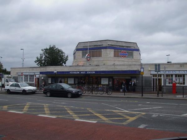 1280px Hounslow West stn building