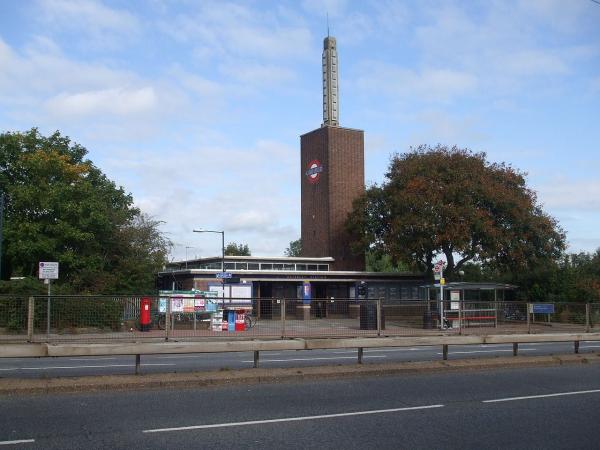 1280px Osterley station building2